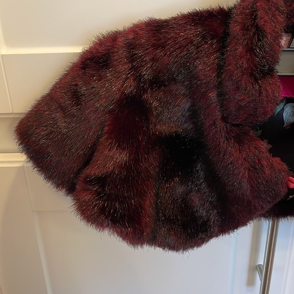 Baker by Ted Baker Faux Fur Shawl Infant Size 6-12 months - Picture 5 of 15